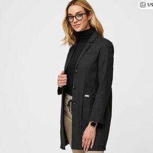 FIGS Black Bellevue Long Lab Coat NWT